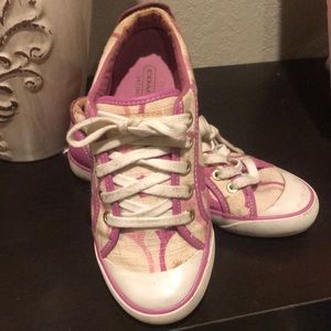 Women coach tennis shoes